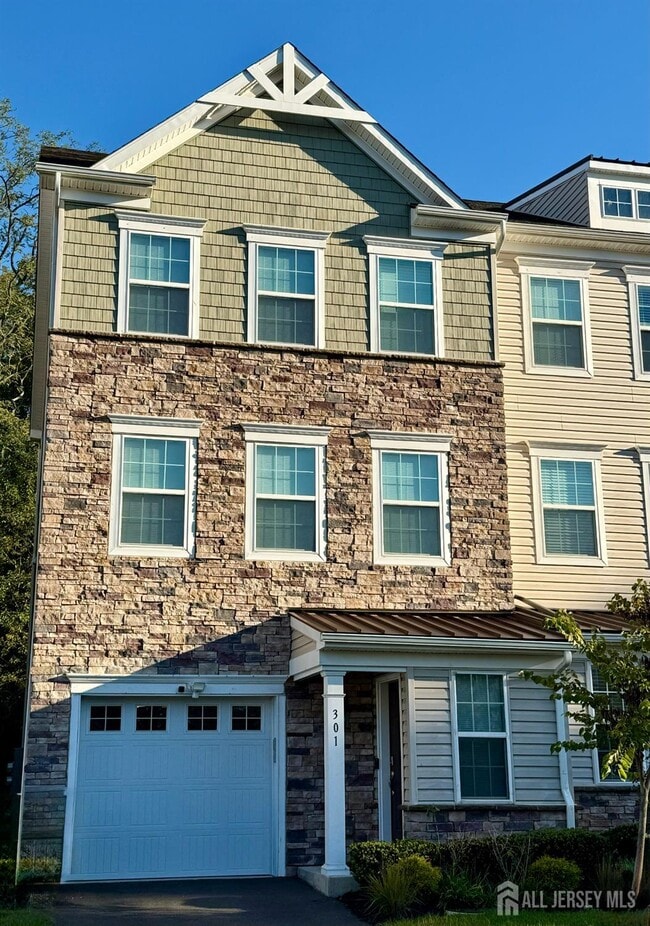 Building Photo - 301 Matutina Rd