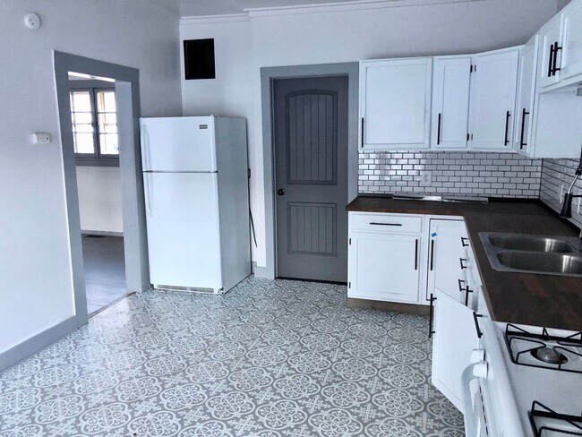 Foto del edificio - Renovated 2-Bedroom Standalone Home