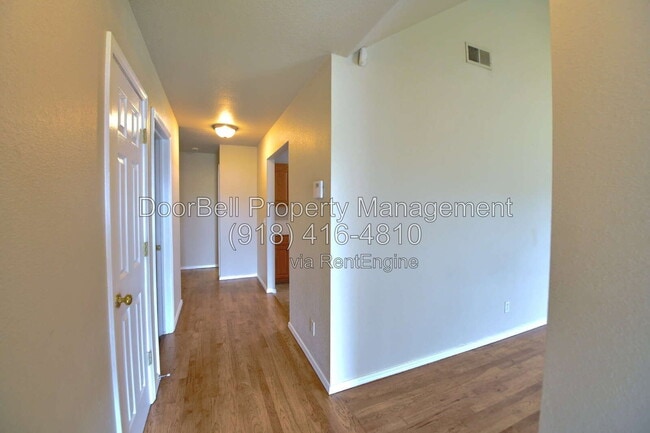 Building Photo - 11621 S Mulberry Ln