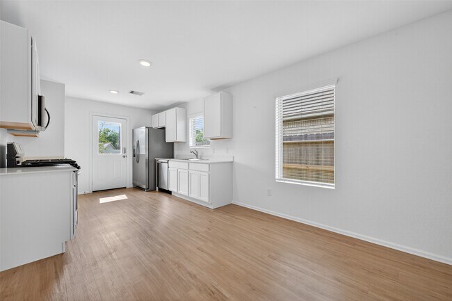 Building Photo - 9007 Estes Lks Dr