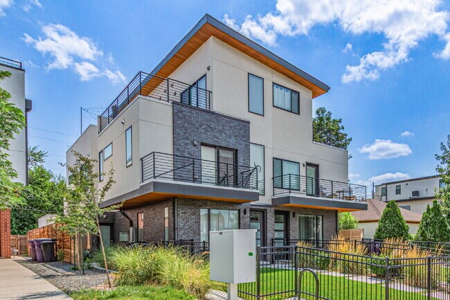 Foto del edificio - Beautiful Sloans lake Two Bed / Two and a ...