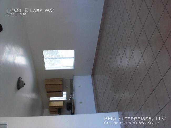 Building Photo - 3 bedroom in Tucson AZ 85706