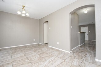 Building Photo - 642 Kiley Dr