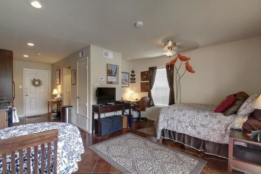 Foto principal - 301 W 38th St