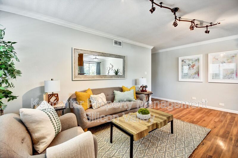 Foto principal - 329 Blossom Hill Rd