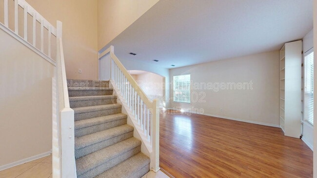 Building Photo - 281 Village Green Ave