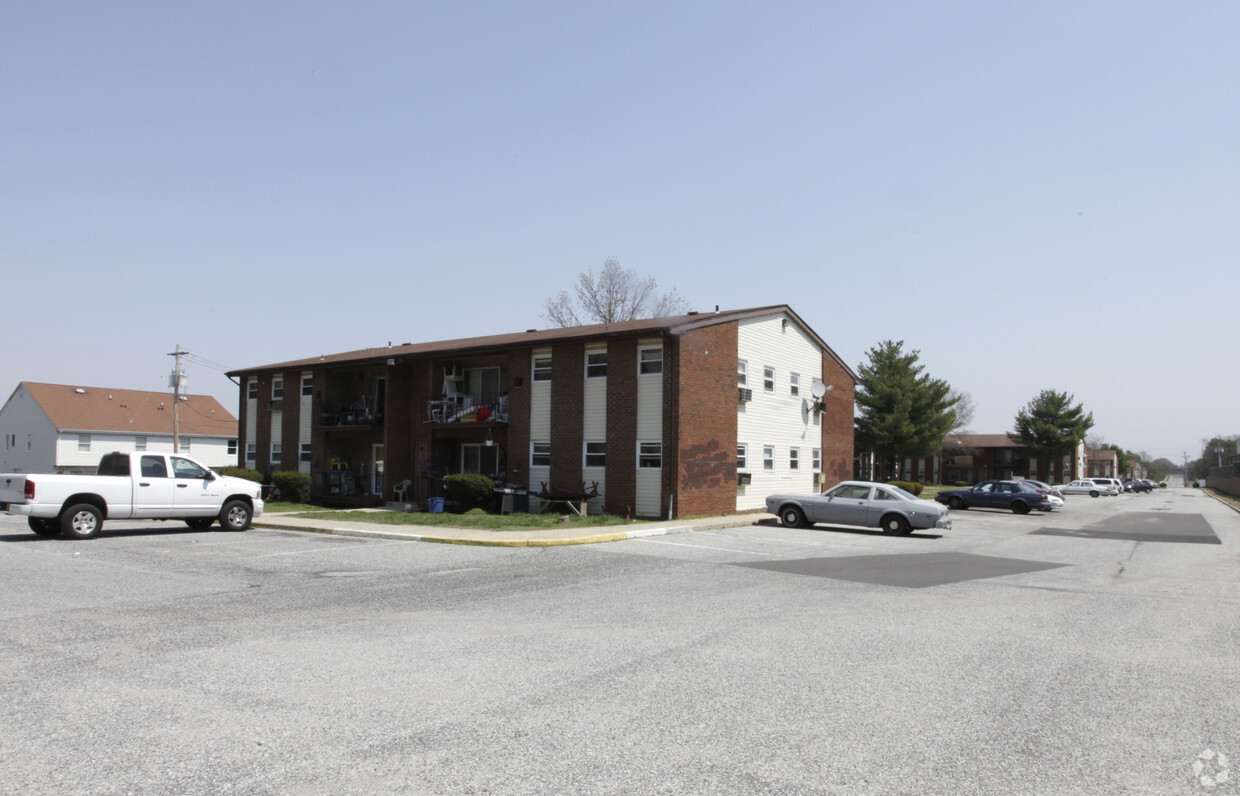 Building Photo - Brettwood Apartments