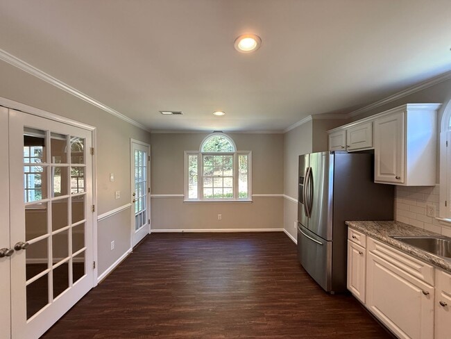 Building Photo - 815 Meadowstone Dr