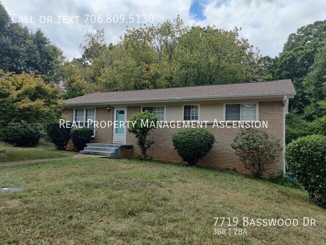 Building Photo - Perfect Home in Chattanooga!