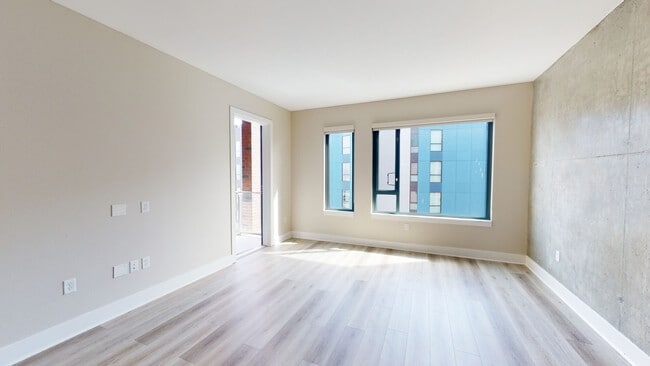 Interior Photo - Channel Mission Bay