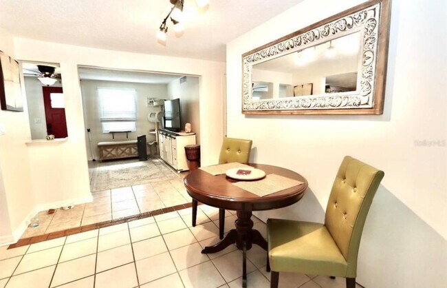 Foto del edificio - 3220 Rock Royal Dr