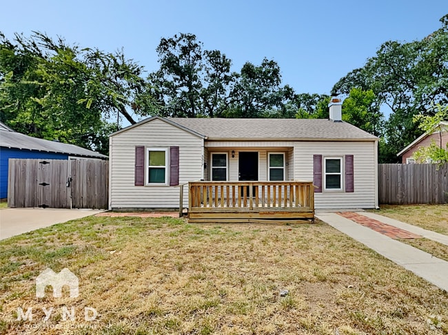 Building Photo - 5517 Thomas Ln