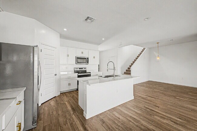 Building Photo - RESORT-STYLE COMMUNITY LIVING + 4 BEDROOMS + SPACIOUS LOFT!