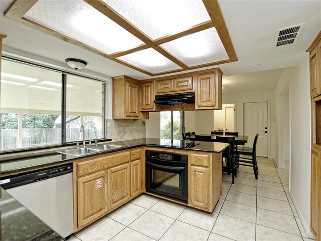 Building Photo - 3800 Palomar Ln