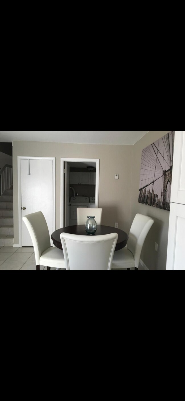 Dinning area - 3359 Gardens East Dr
