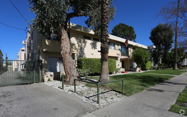 Building Photo - Oxnard Apartments