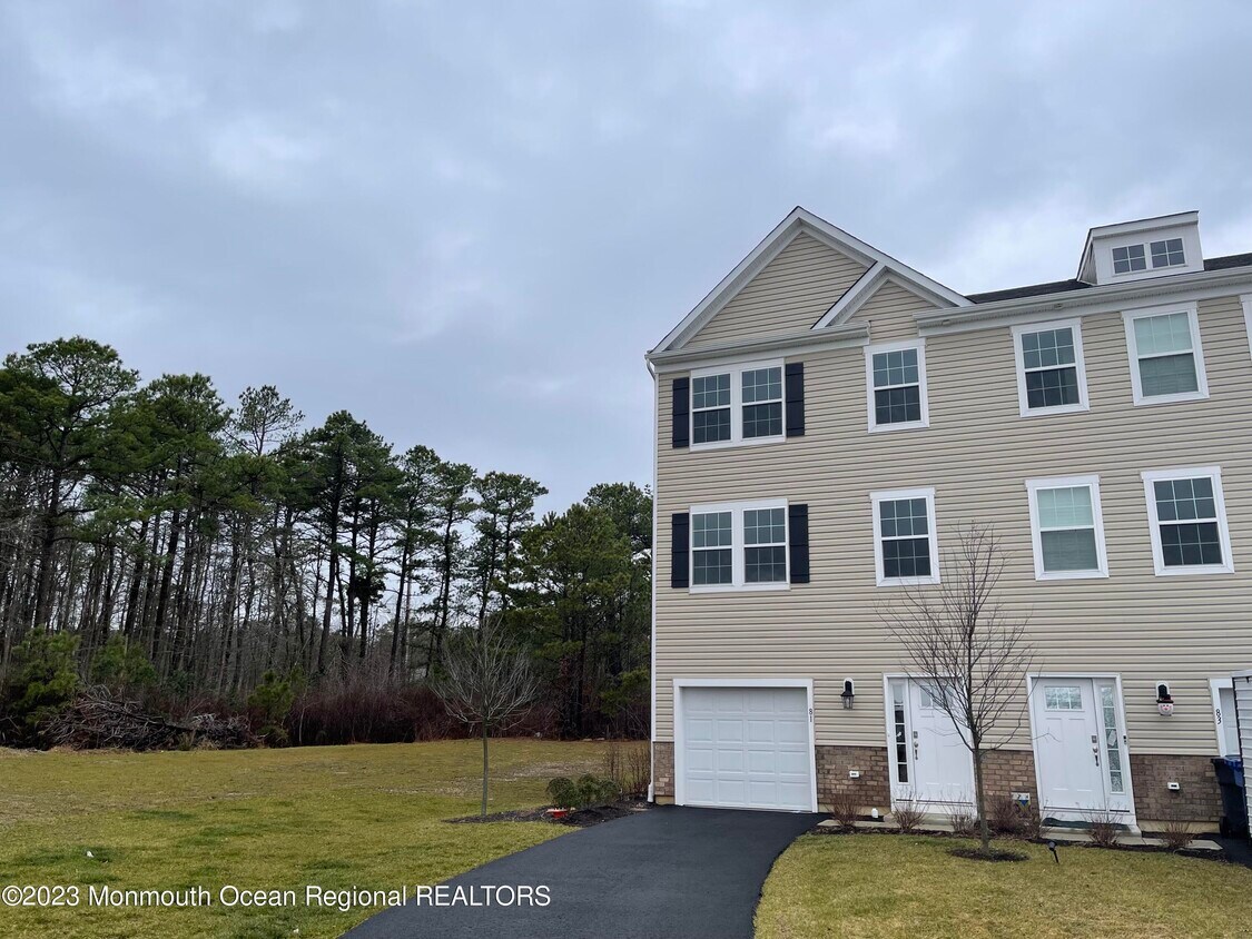 81 Melanie Wy Unit 401, Stafford Township, NJ 08050 Condo for Rent in