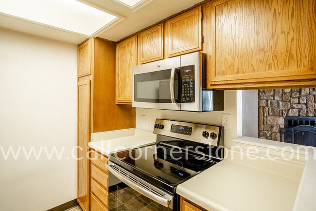 Building Photo - 850 Tenderfoot Hill Rd