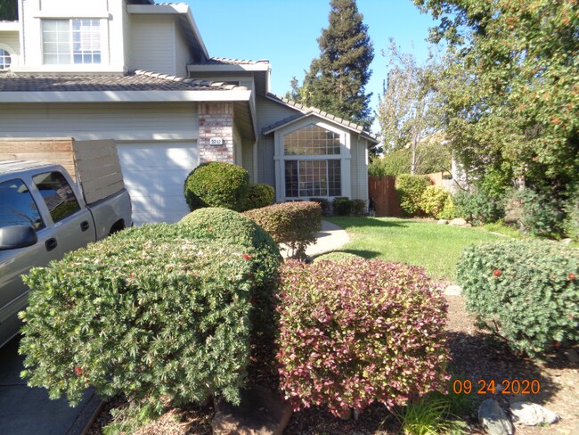 Foto del edificio - 3212 Bear Creek Dr