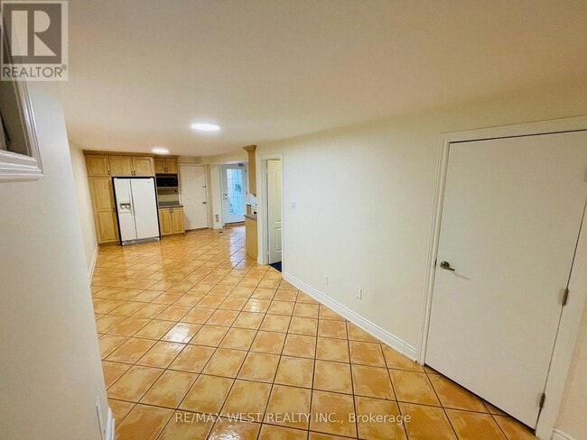 Building Photo - 94 A Mulock Ave