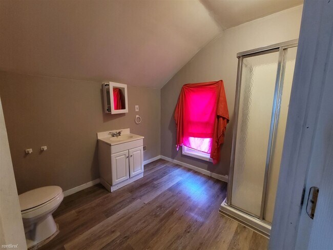 Foto del edificio - 4 br, 2 bath House - 1445 Division St