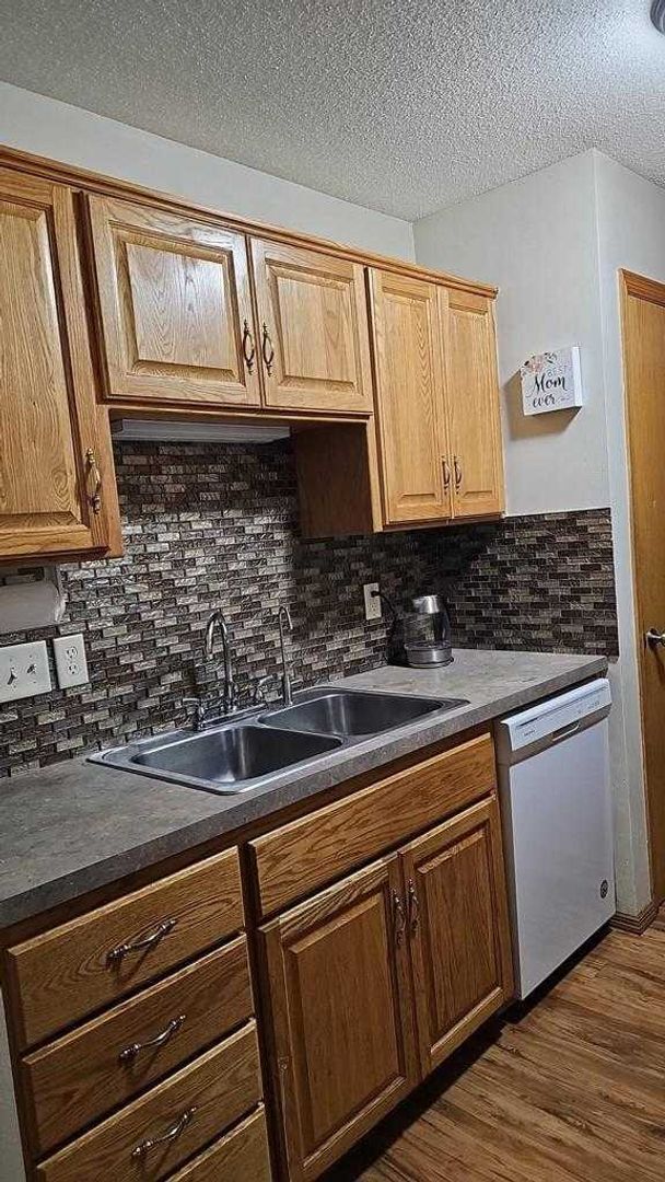 Foto del edificio - rare champlin 3 bed townhouse!