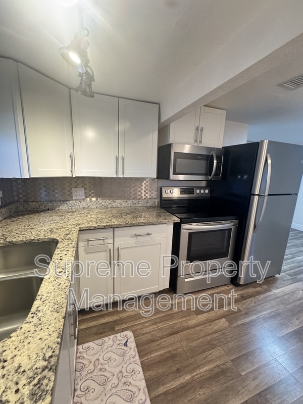 Foto del edificio - 4978 71st St N