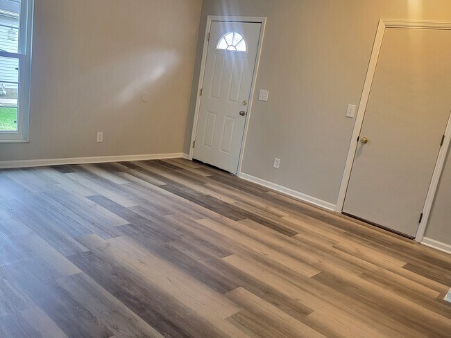 Foto del edificio - 2206 Big Tree Dr