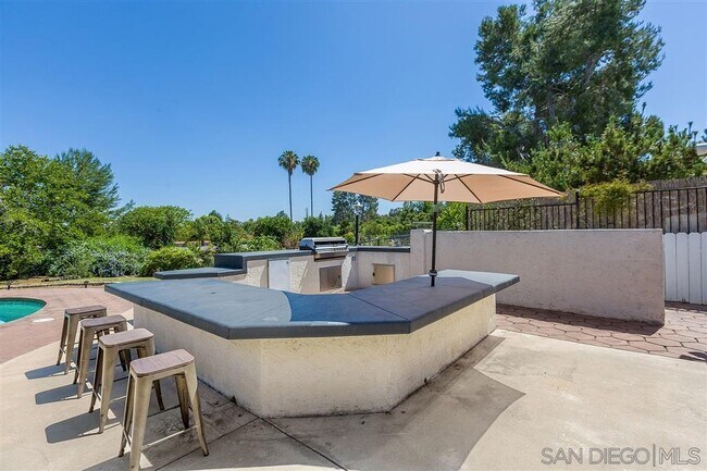 Foto del edificio - 12842 Stone Canyon Rd