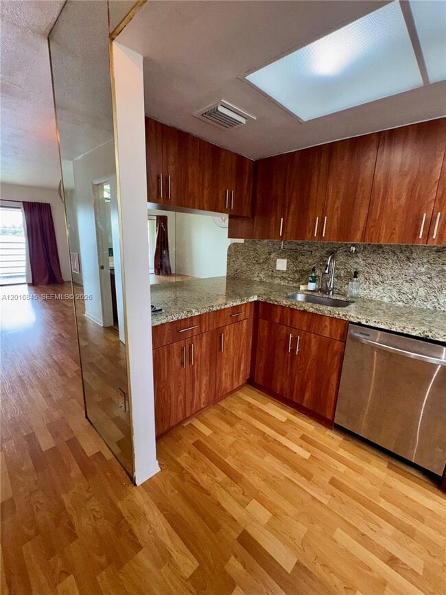 Foto del edificio - 2762 W 60th St