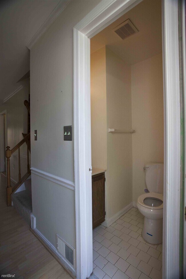 Building Photo - 3 br, 3.5 bath Townhome - 15507 Owens Glen...