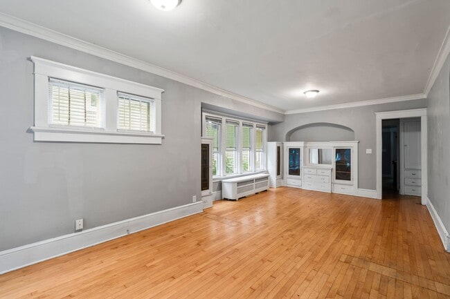 Building Photo - Murray Lower Flat