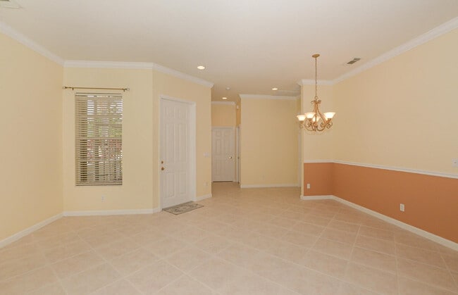 Building Photo - 798 SW Munjack Cir