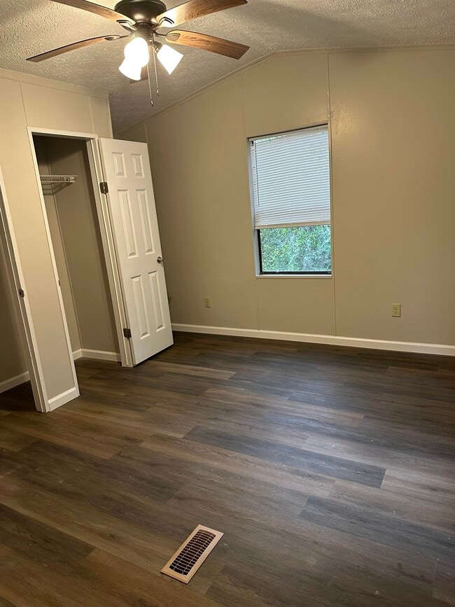 Foto del edificio - 1658 Rankin Ave