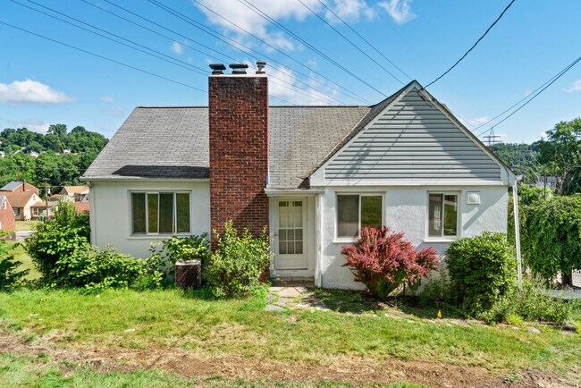 Foto del edificio - Unbeatable 4 bedroom in Penn Hills available now!