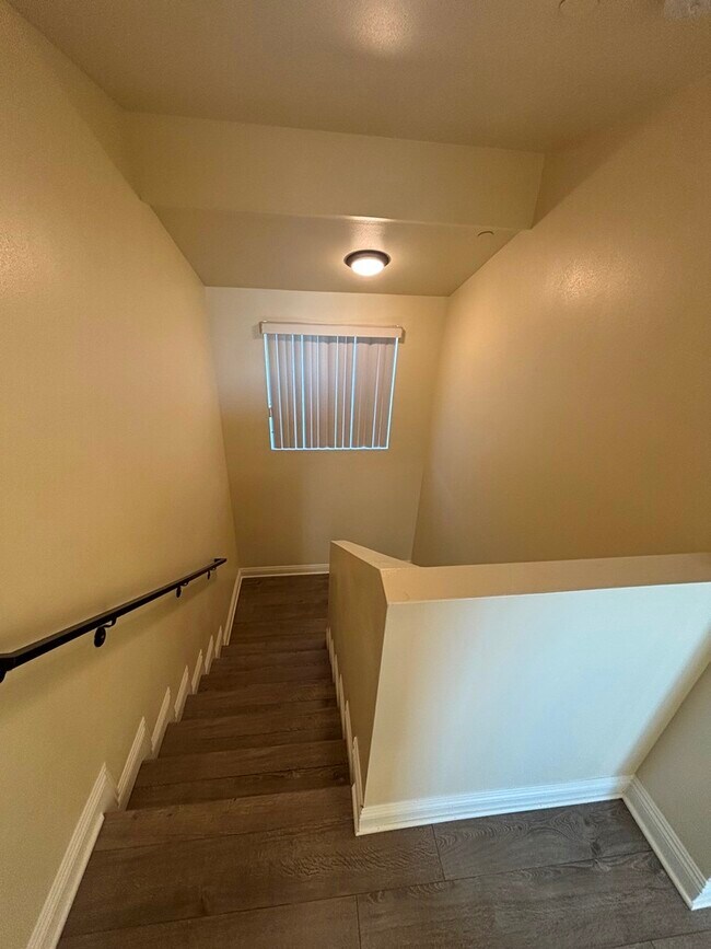 Building Photo - 214 E 101st St