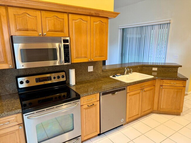 Foto del edificio - 1069 Sweet Briar Pl