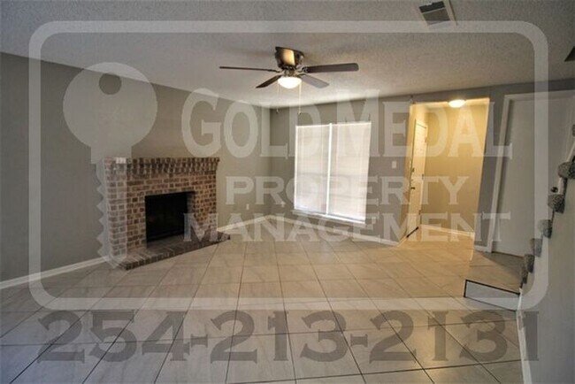 Foto del edificio - A charming 2-bedroom, 1.5-bathroom townhome now available for rent!