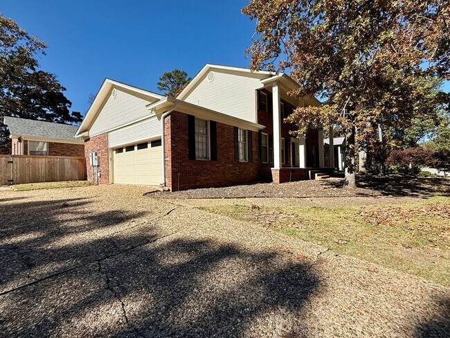 Building Photo - 130 Valley Club Cir