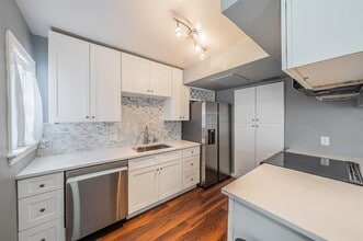 Building Photo - 6341 Bordeaux Ave