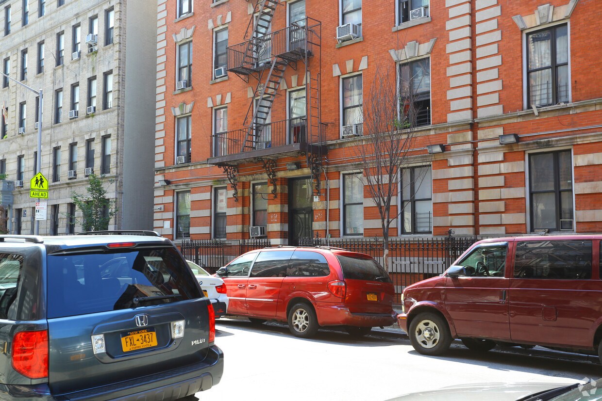 Foto del edificio - 608-612 W 184th St