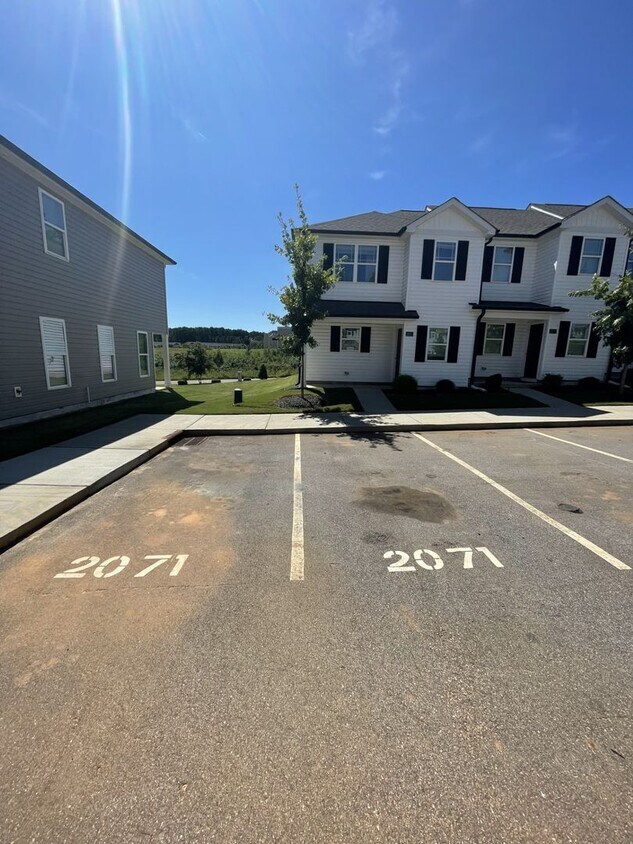 Primary Photo - 3 Bd 2.5 Ba end unit townhouse