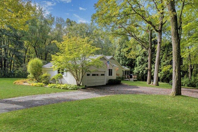 Foto del edificio - 261 Linden Tree Rd