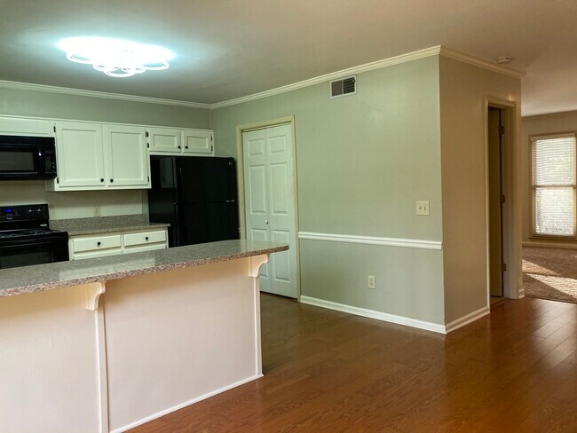 Foto del edificio - 771 N Parkwood Rd