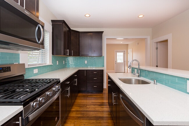 Building Photo - 9 Rock Valley Ave