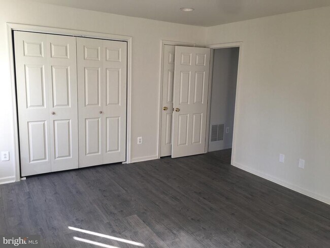 Foto del edificio - 610 Pendleton Ln