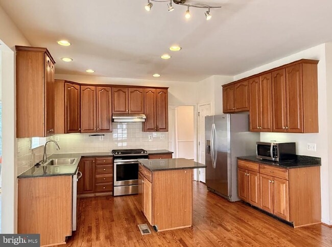 Building Photo - 43520 Lucketts Bridge Cir