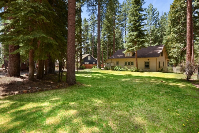 Building Photo - 531 Brassie Ave