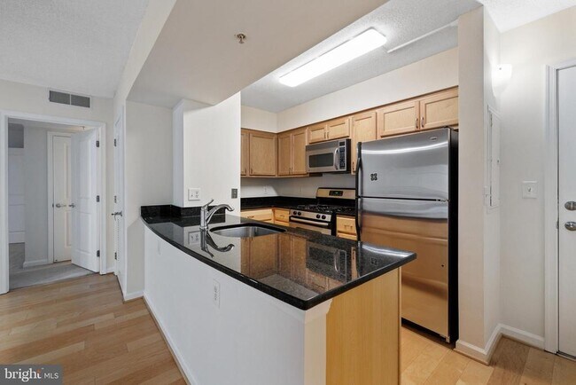 Foto del edificio - 7923 Eastern Ave NW