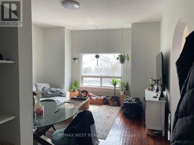 Building Photo - 96 Springhurst Ave